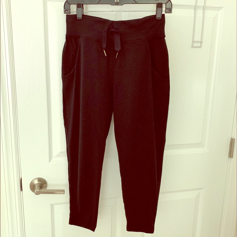 Lululemon jogger style crop